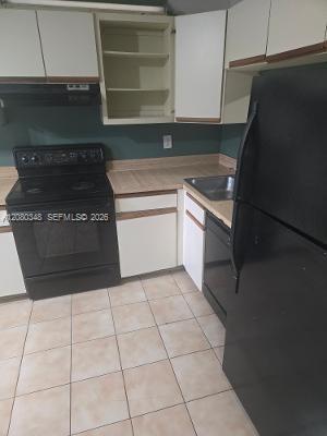 A12080348 Property Photo 3