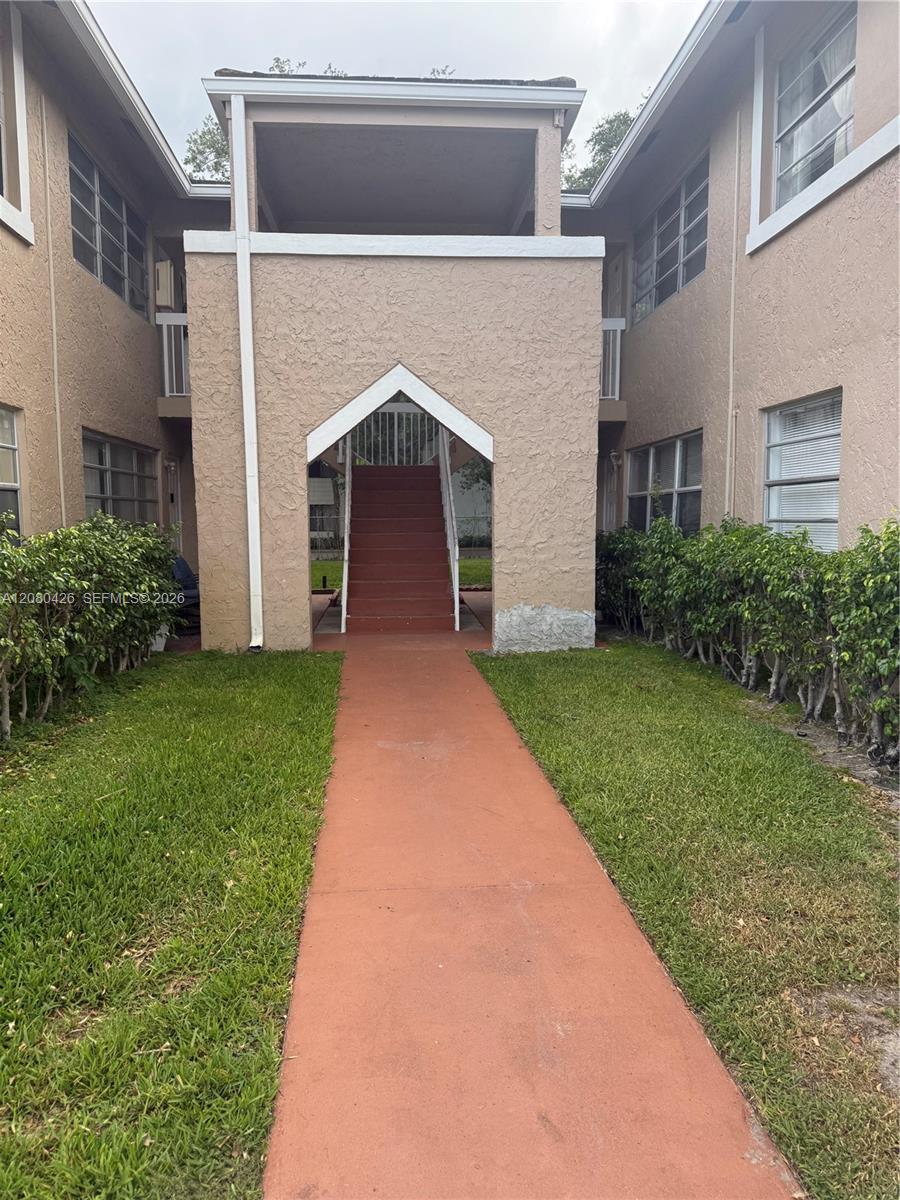 838 Twin Lakes Drive 19-e Property Photo 1