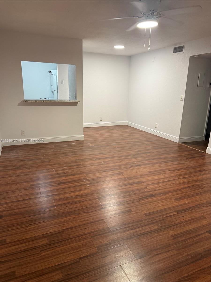 838 Twin Lakes Drive 19-e Property Photo 3