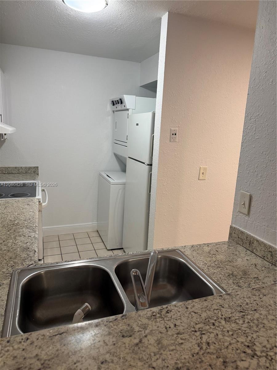 838 Twin Lakes Drive 19-e Property Photo 6