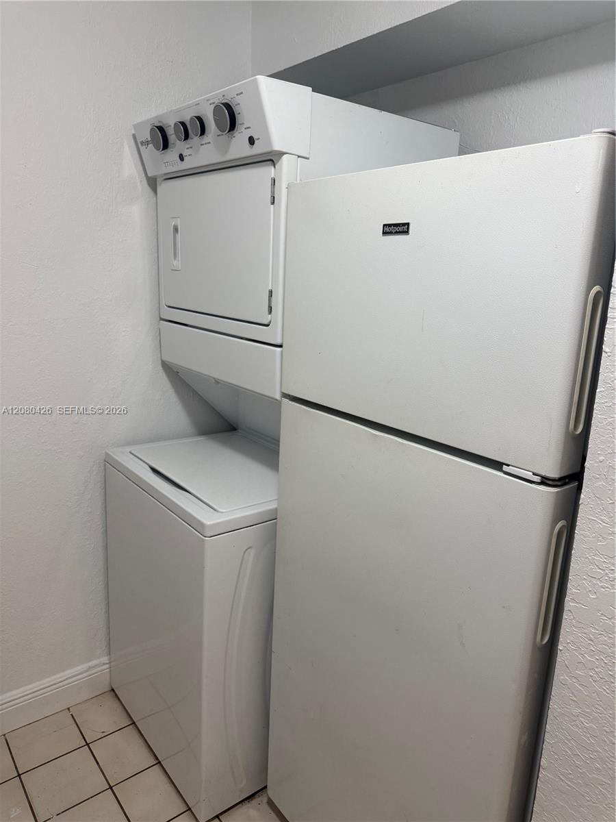 838 Twin Lakes Drive 19-e Property Photo 8
