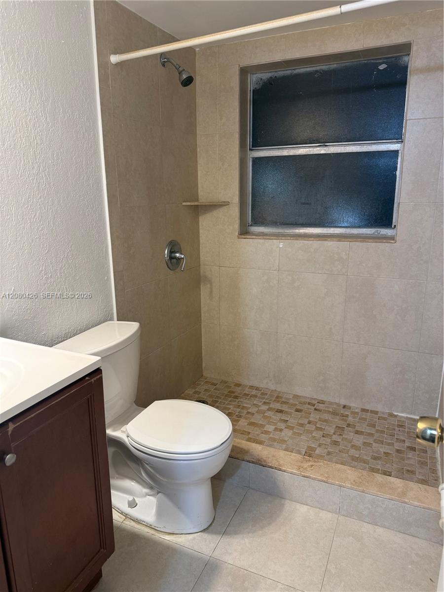 838 Twin Lakes Drive 19-e Property Photo 10
