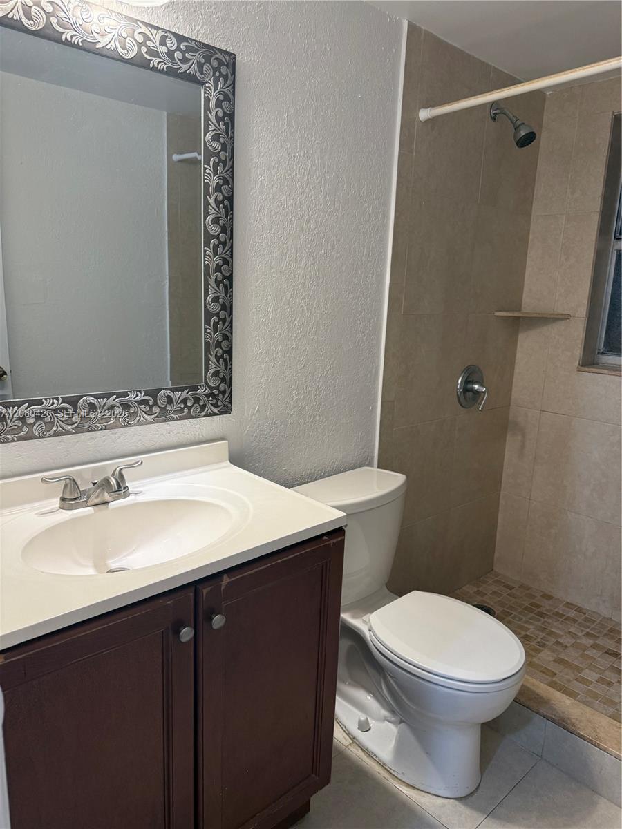 838 Twin Lakes Drive 19-e Property Photo 11