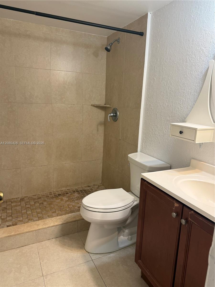 838 Twin Lakes Drive 19-e Property Photo 13