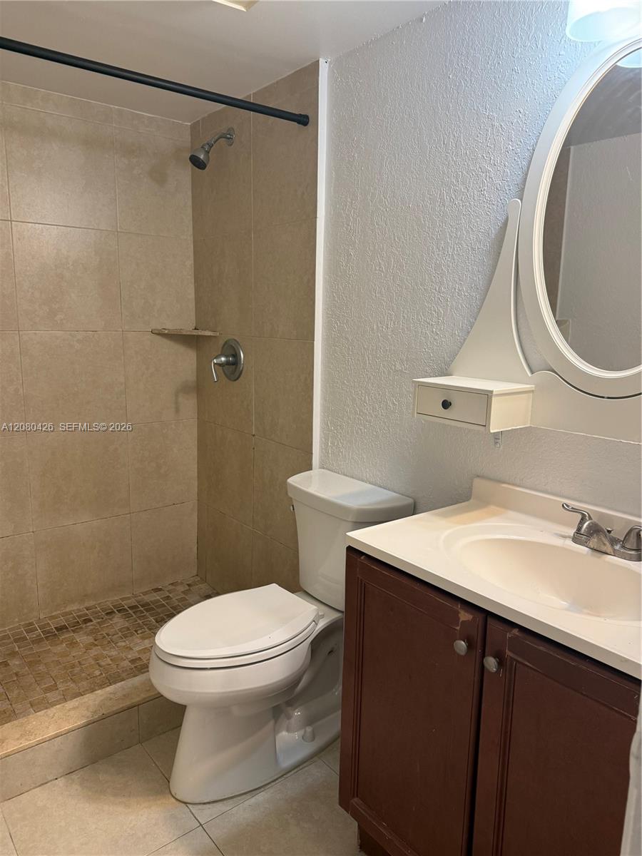 838 Twin Lakes Drive 19-e Property Photo 14