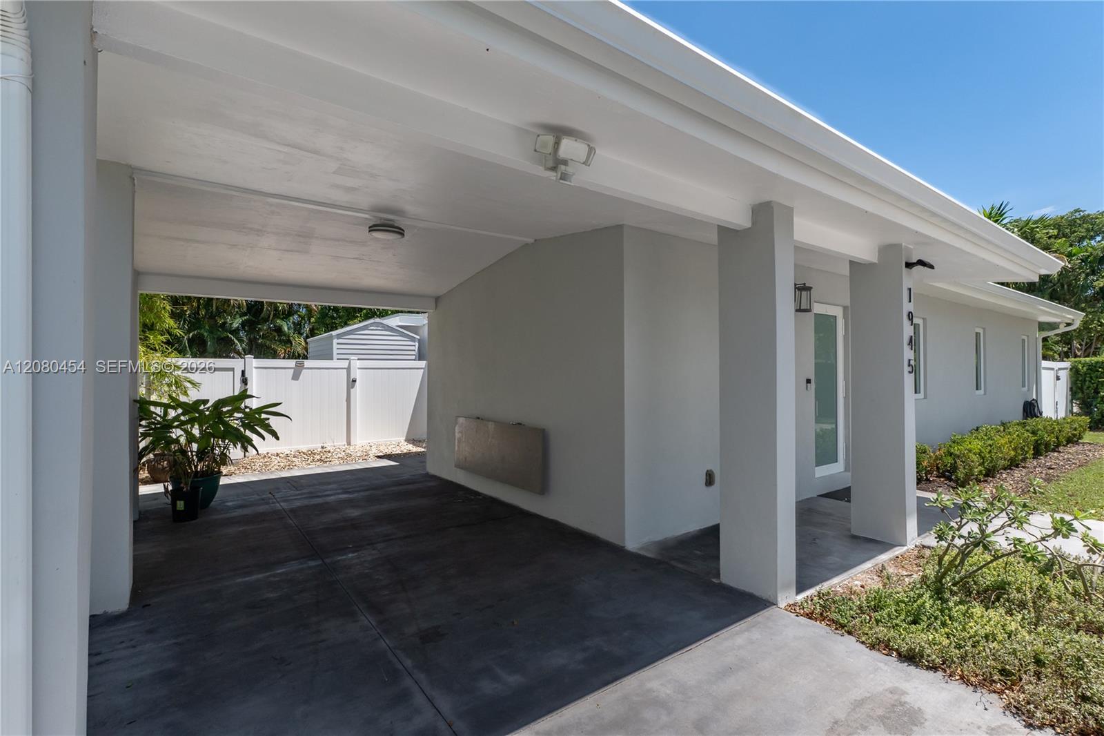 1945 S Hibiscus Drive Property Photo 14