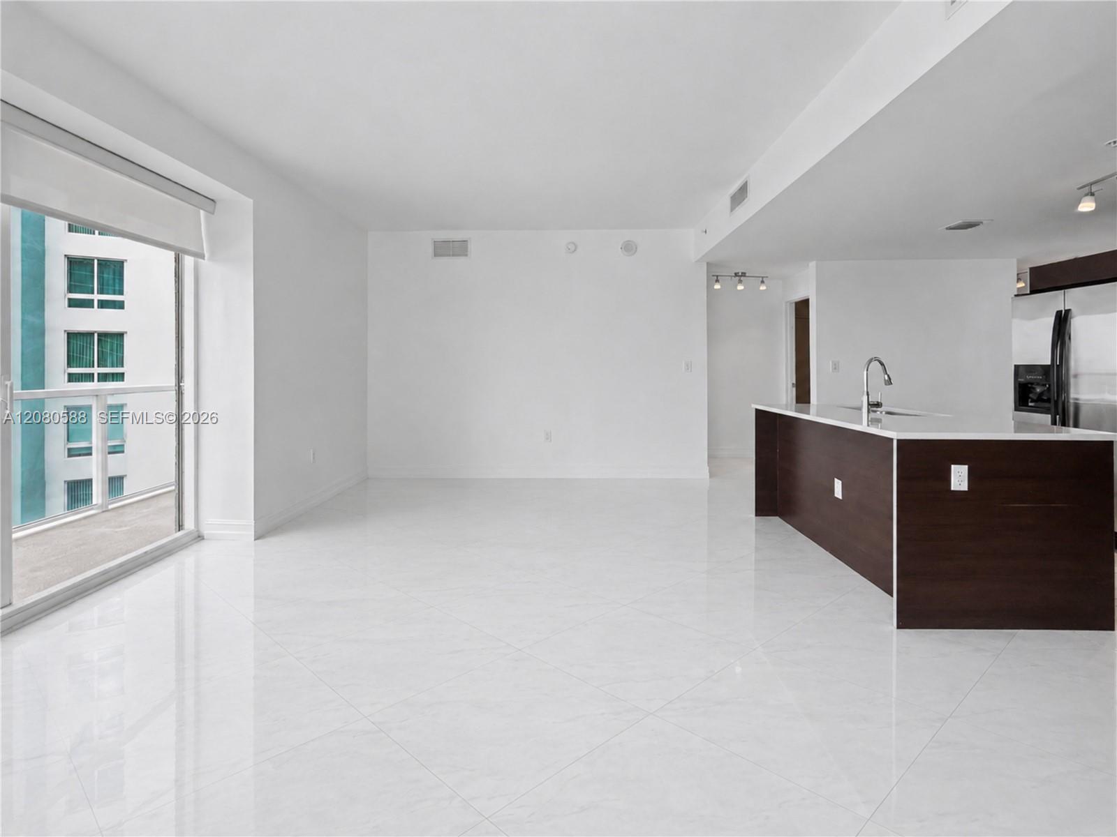 1900 N Bayshore Drive 3911 Property Photo 4