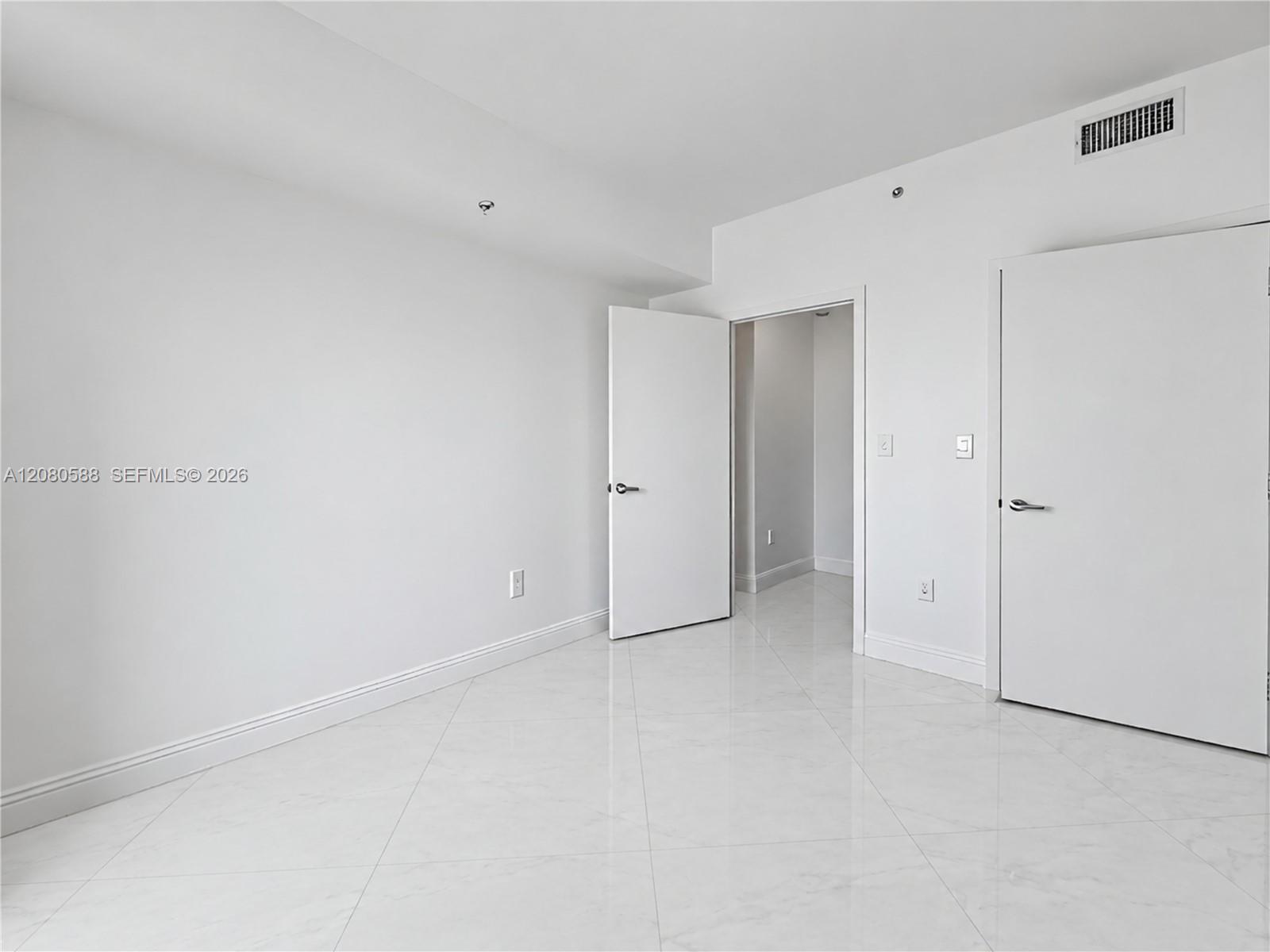 1900 N Bayshore Drive 3911 Property Photo 9