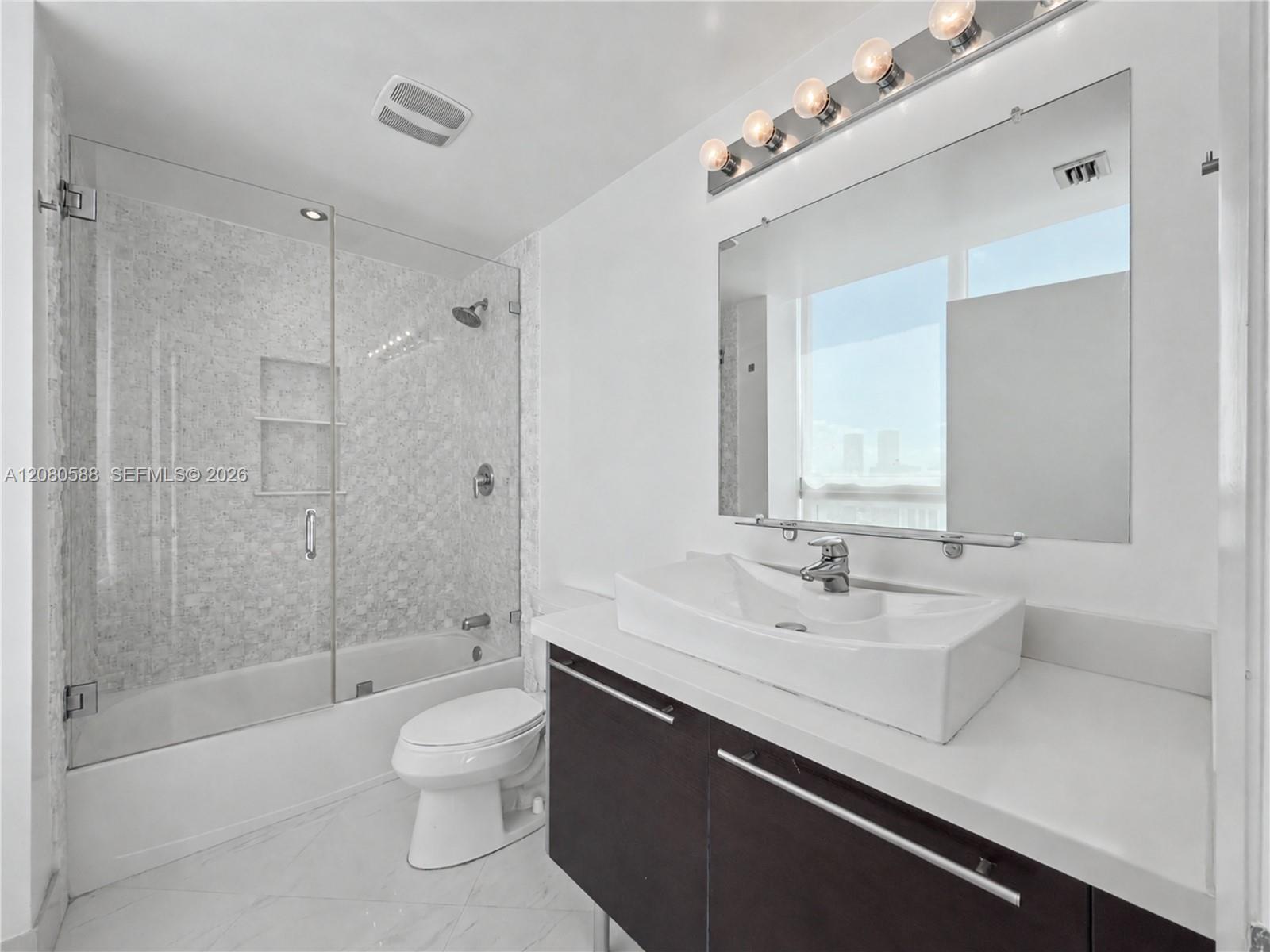 1900 N Bayshore Drive 3911 Property Photo 10