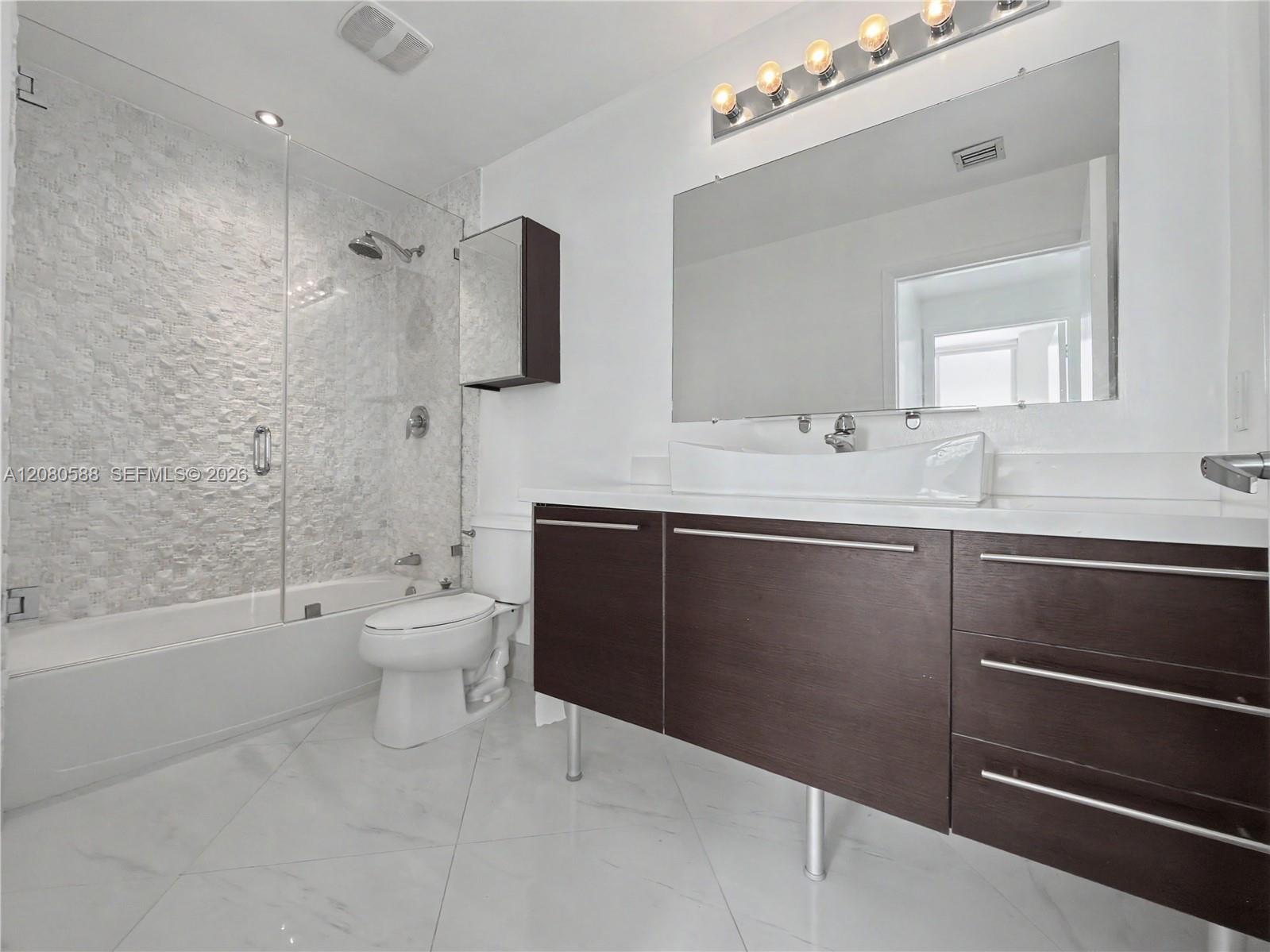 1900 N Bayshore Drive 3911 Property Photo 11