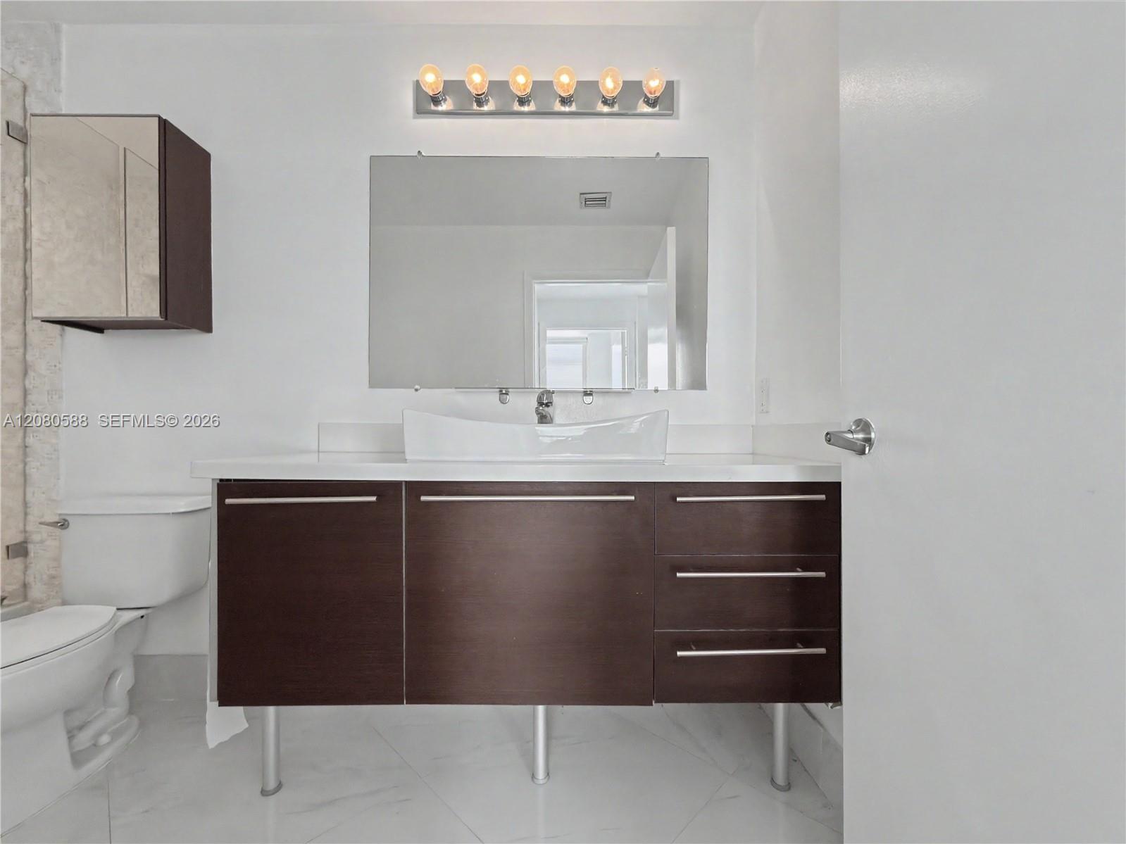 1900 N Bayshore Drive 3911 Property Photo 12