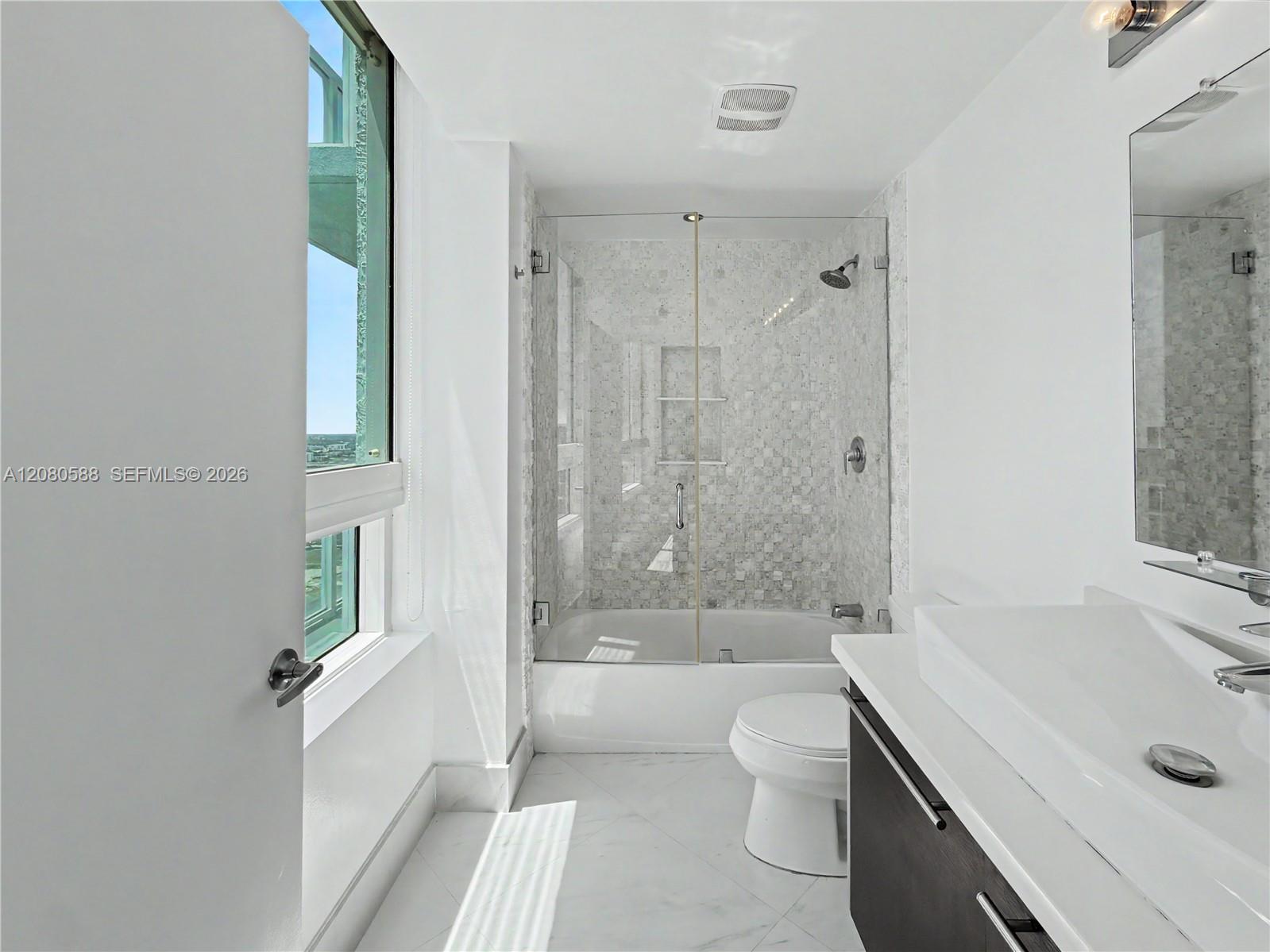 1900 N Bayshore Drive 3911 Property Photo 15