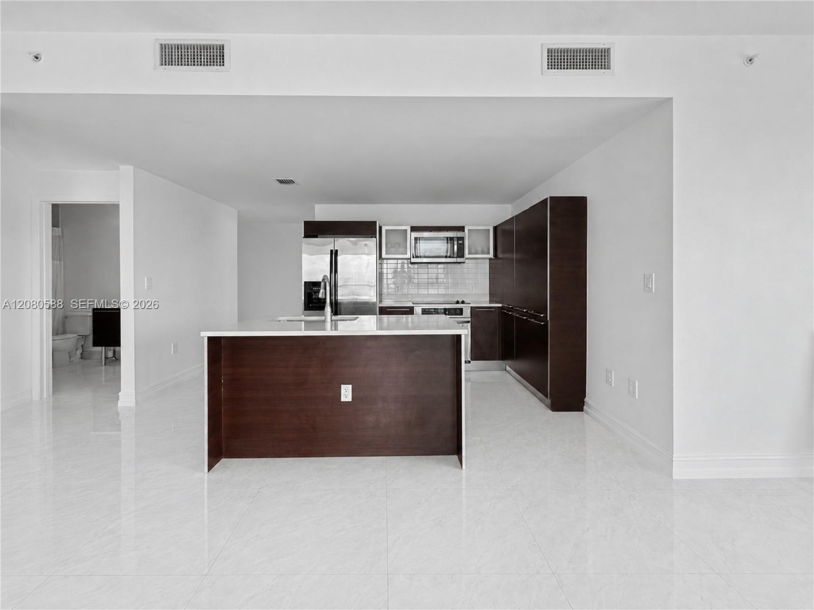 1900 N Bayshore Drive 3911 Property Photo 23