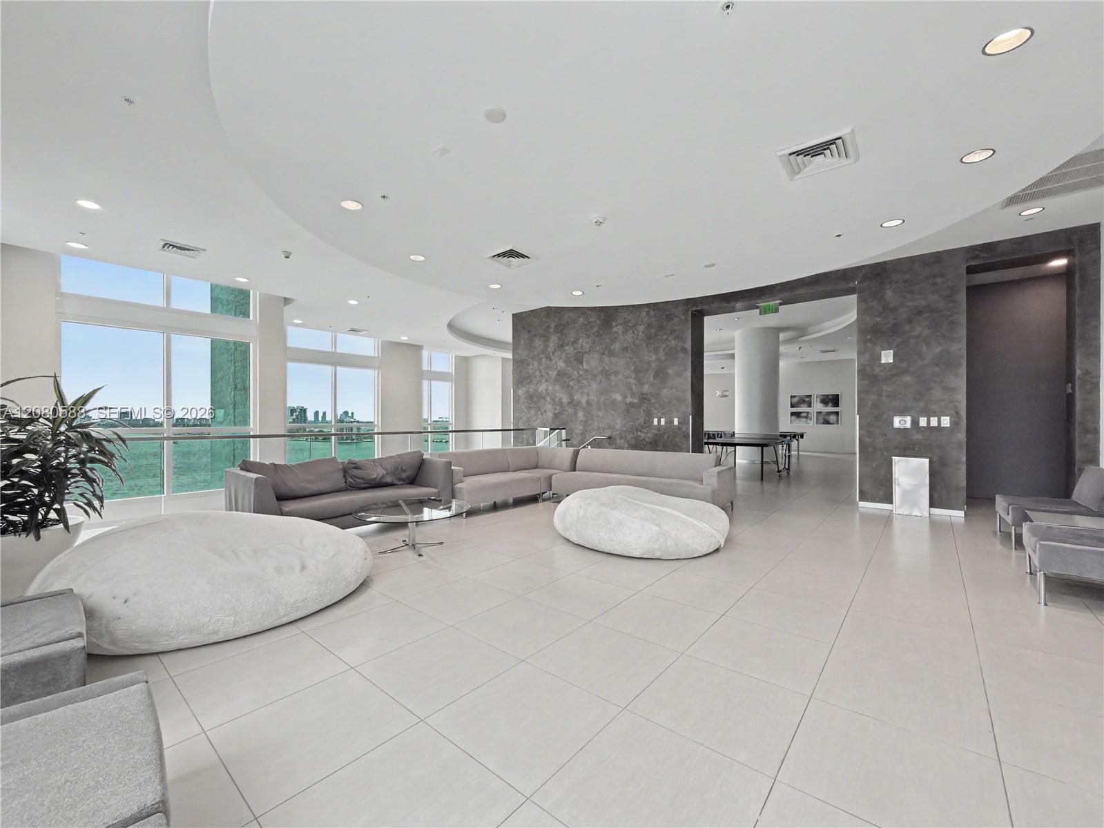 1900 N Bayshore Drive 3911 Property Photo 44