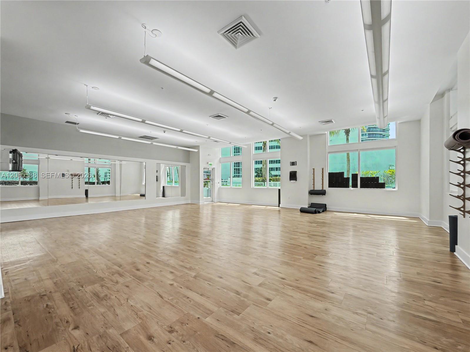 1900 N Bayshore Drive 3911 Property Photo 48