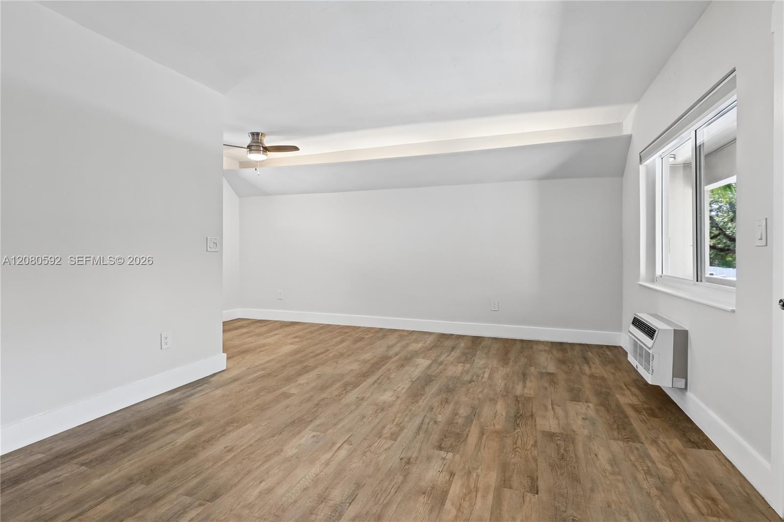 125 Edgewater Drive 12a Property Photo 2