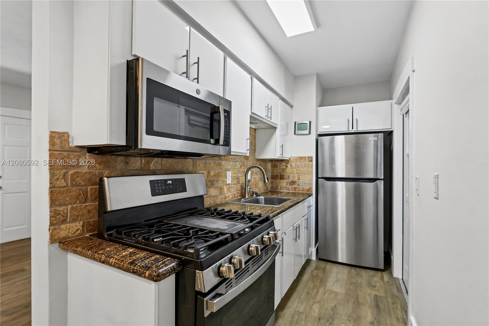 125 Edgewater Drive 12a Property Photo 8