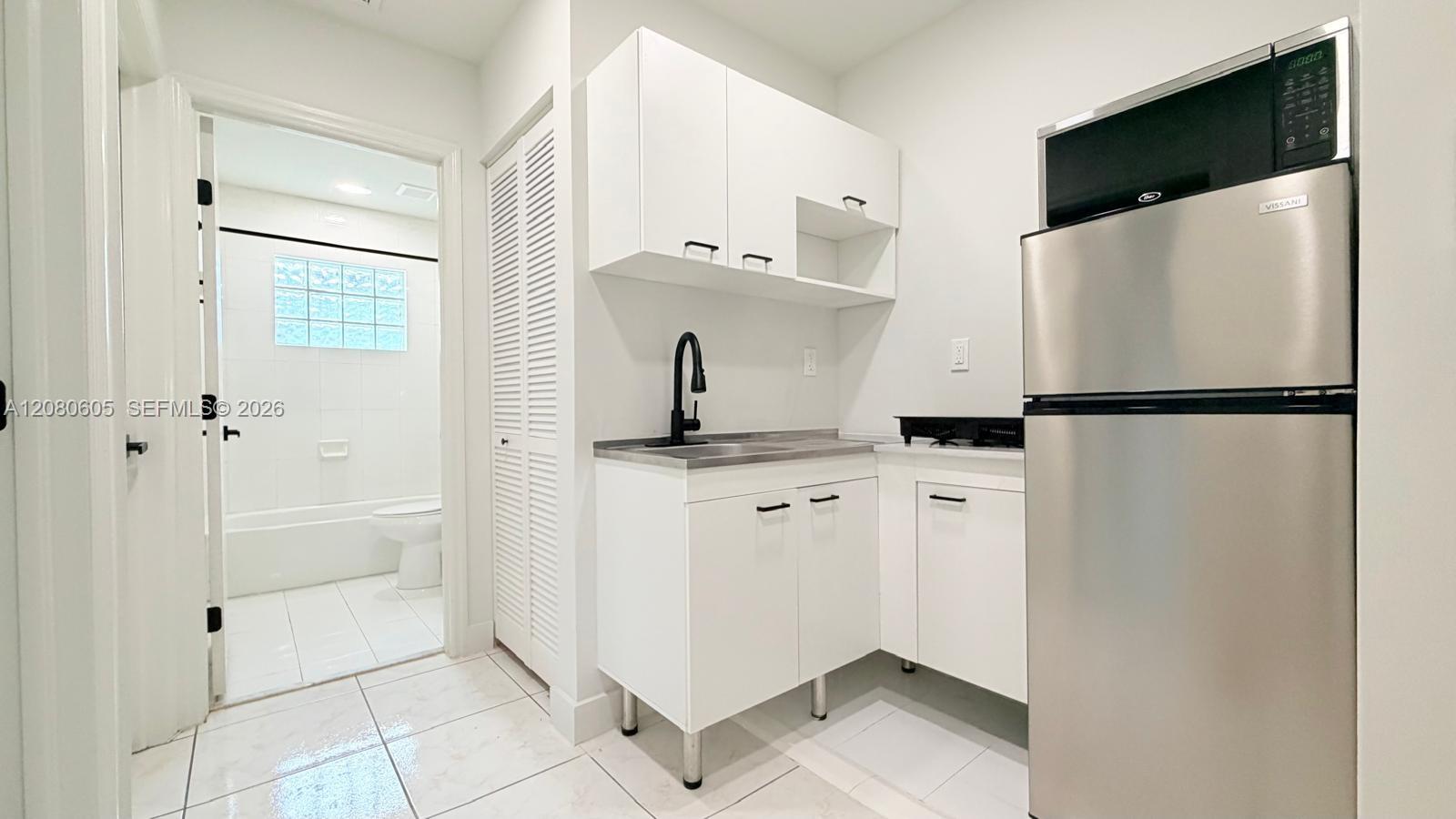 A12080605 Property Photo 3
