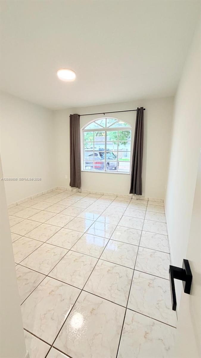 A12080605 Property Photo 10