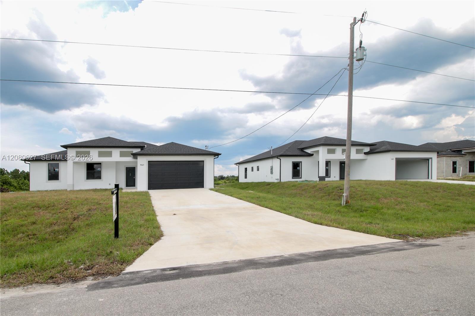 945 Commodore Street Property Photo 2