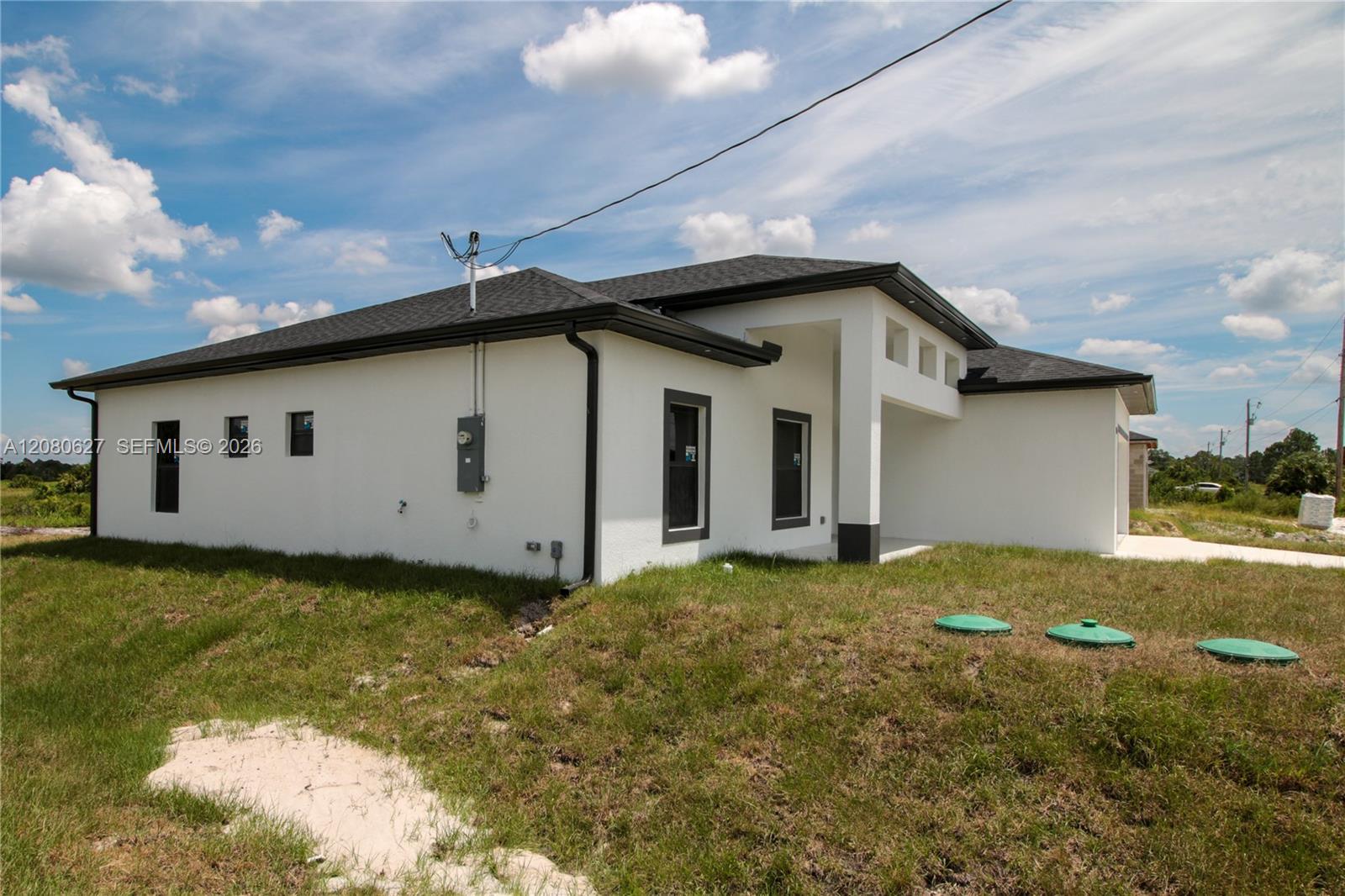 945 Commodore Street Property Photo 4