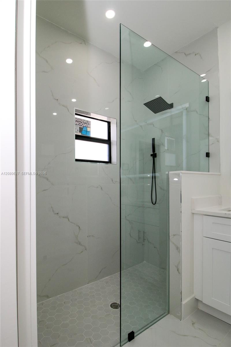 945 Commodore Street Property Photo 17