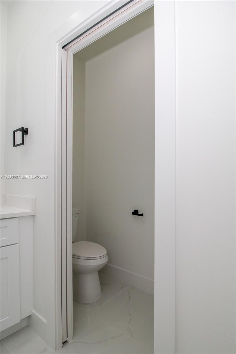 945 Commodore Street Property Photo 18