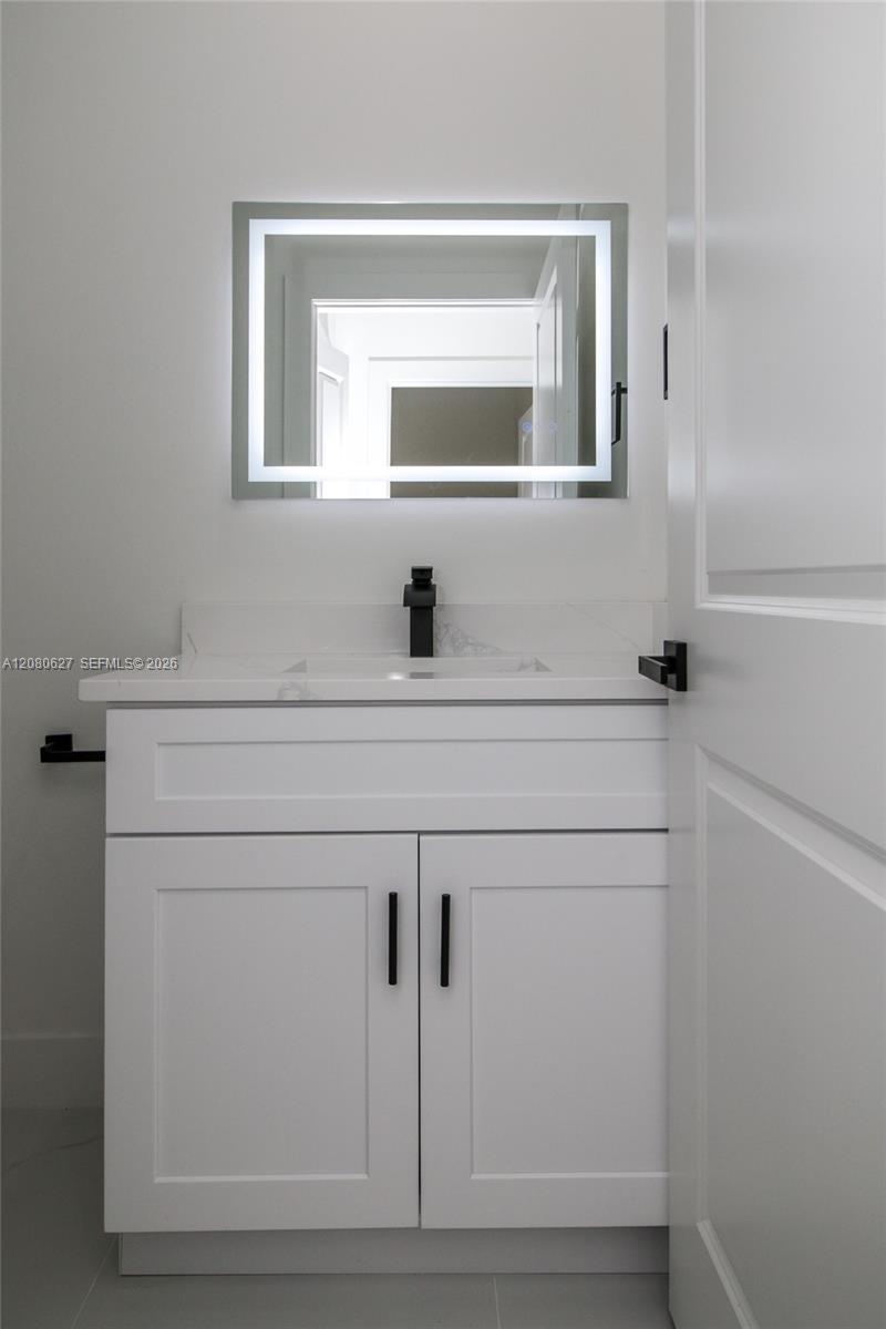 945 Commodore Street Property Photo 22