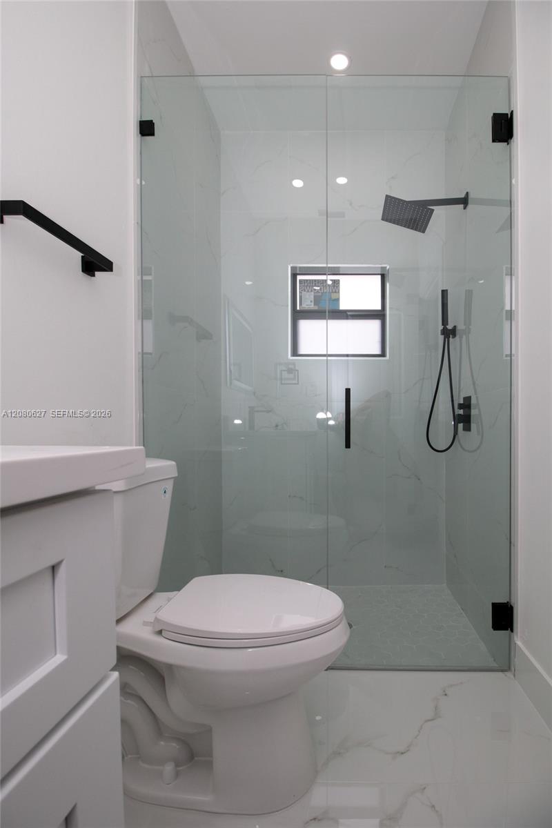 945 Commodore Street Property Photo 23