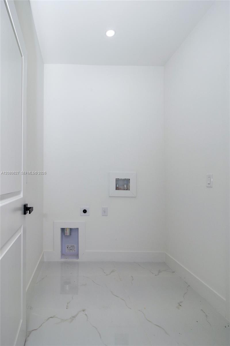 945 Commodore Street Property Photo 24