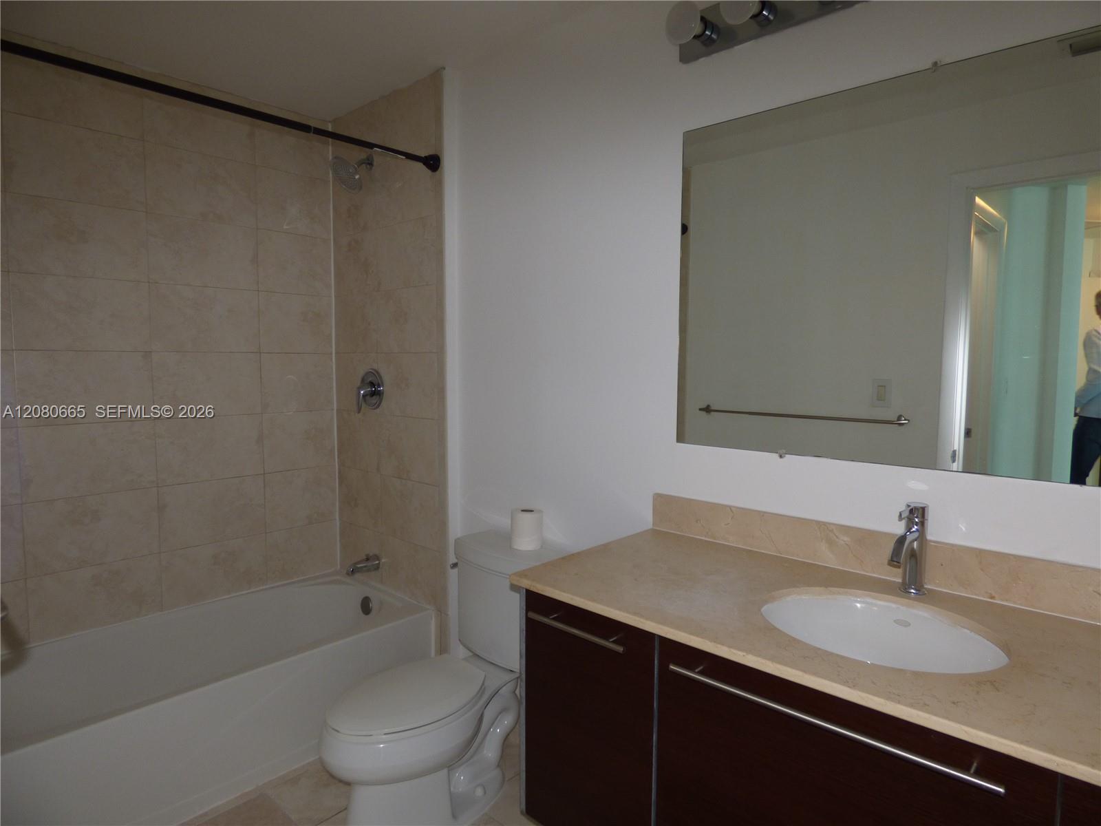 1900 N Bayshore Drive 2905 Property Photo 5