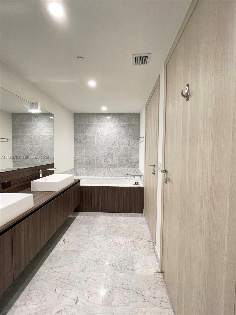 A12080701 Property Photo 19