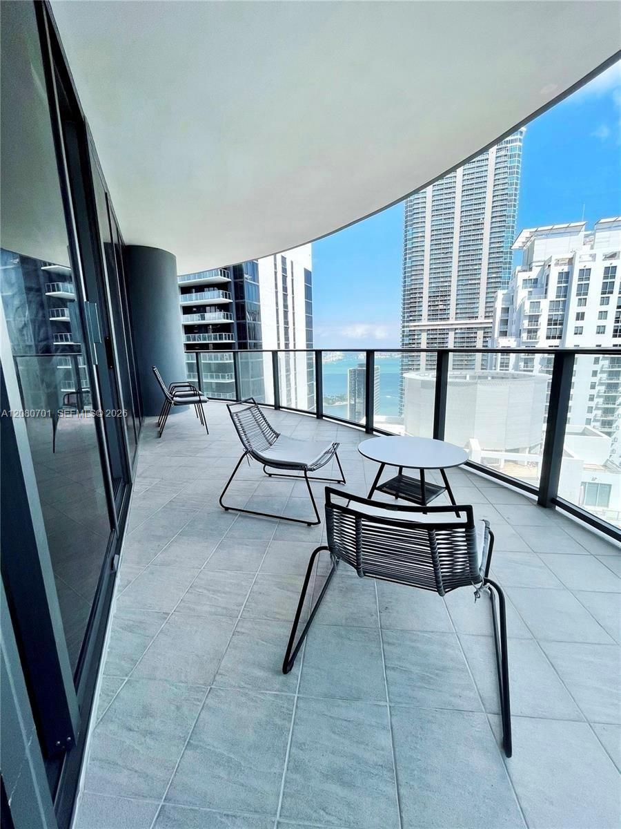 A12080701 Property Photo 32