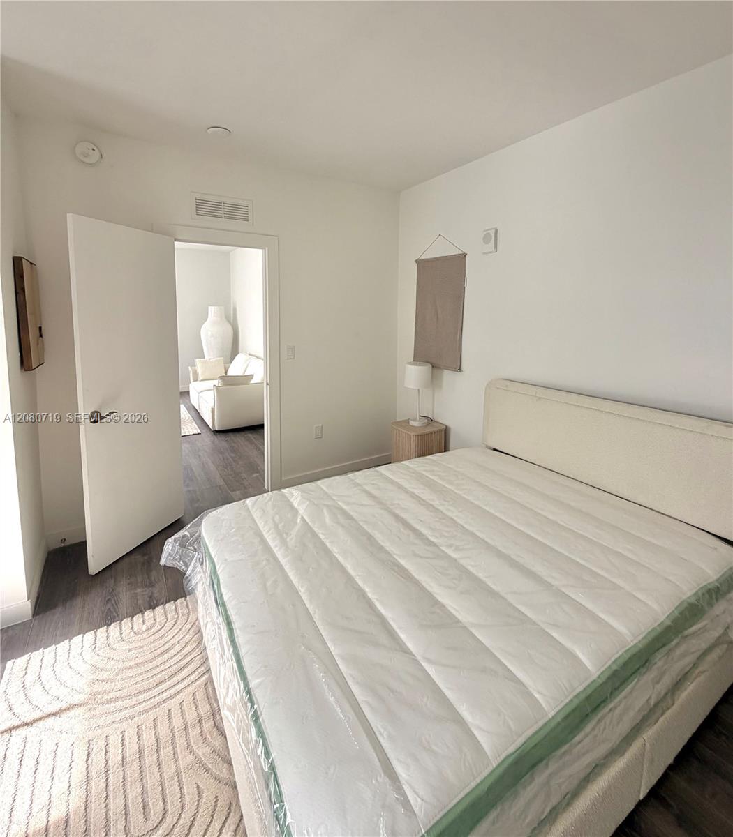 1525 Euclid Avenue 2 Property Photo 3