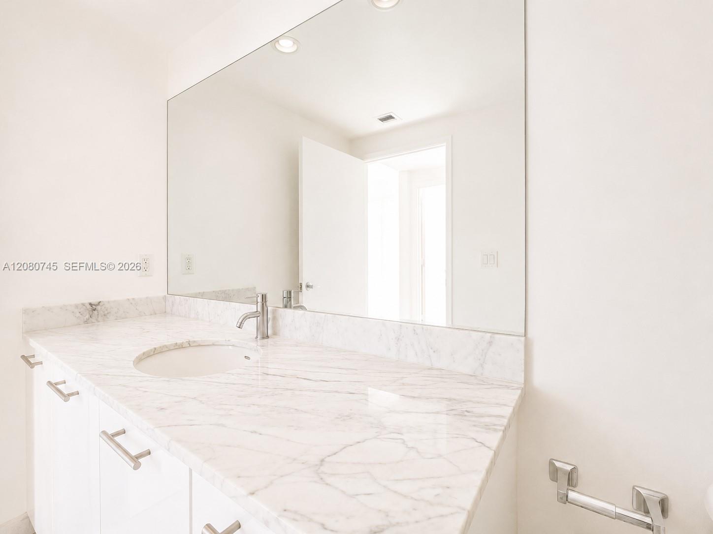 951 Brickell Avenue 2407 Property Photo 11