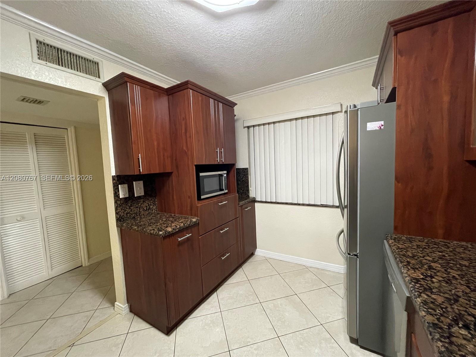 16240 Laurel Drive 101 Property Photo 17