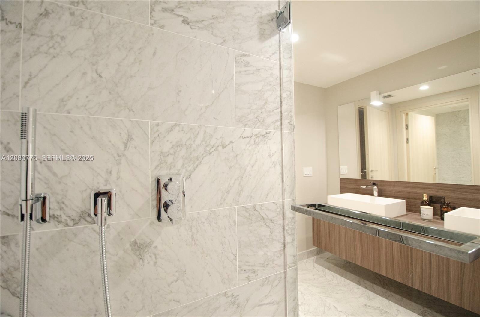 1000 Brickell Plaza 4207 Property Photo 16