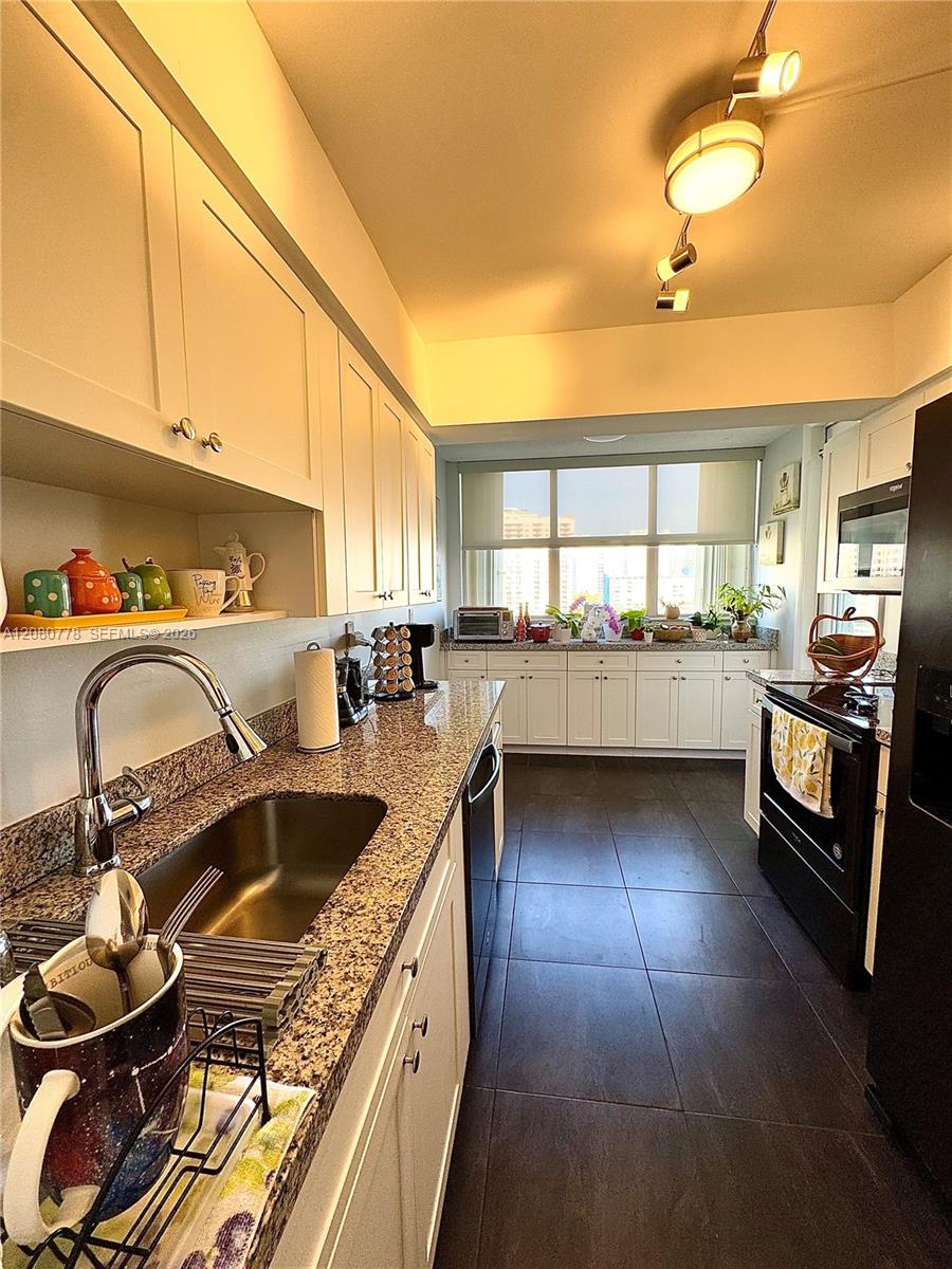 100 Golden Isles Drive 806 Property Photo 20