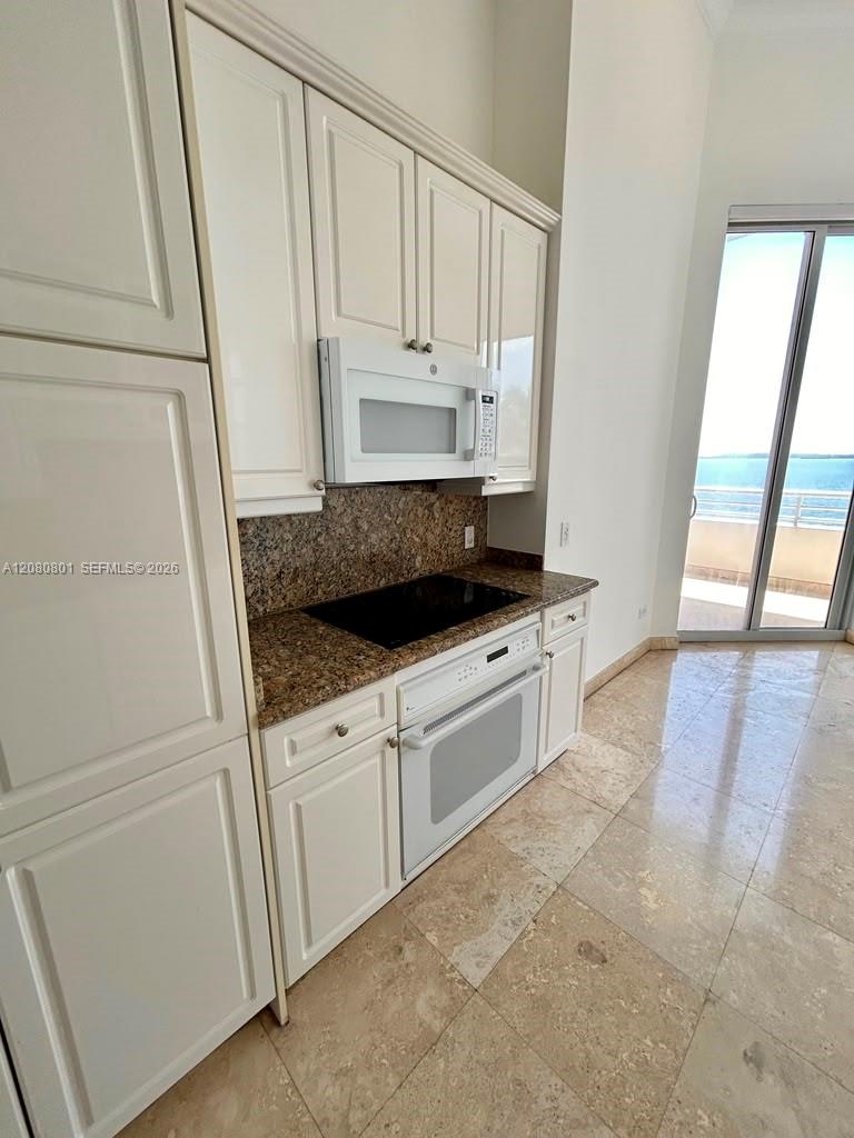 808 Brickell Key Drive 404 Property Photo 12