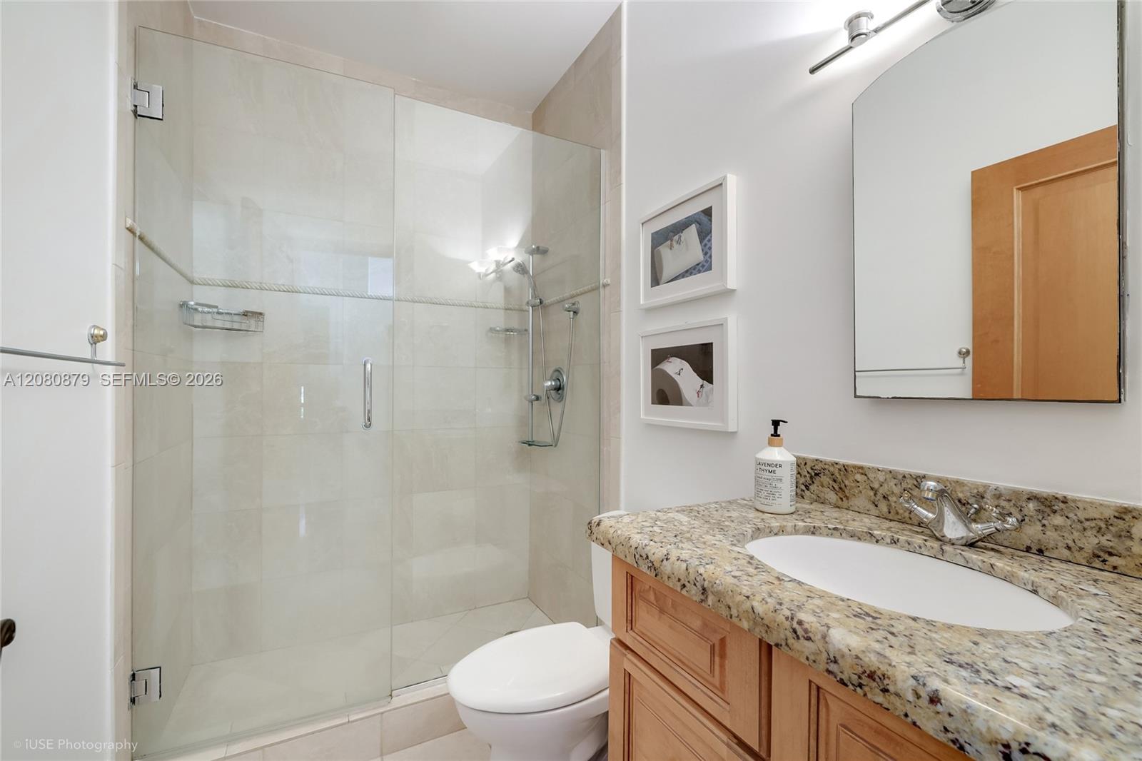 596 Fernwood Road B Property Photo 16