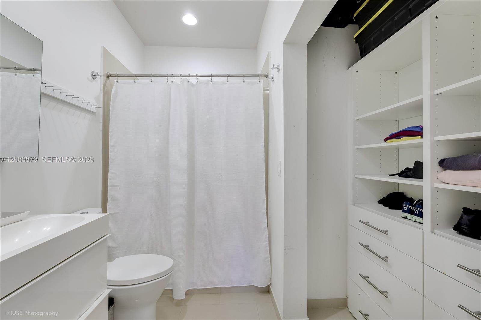 596 Fernwood Road B Property Photo 17