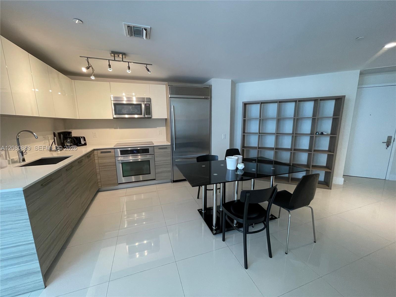 1300 Brickell Bay Drive 2010 Property Photo 9