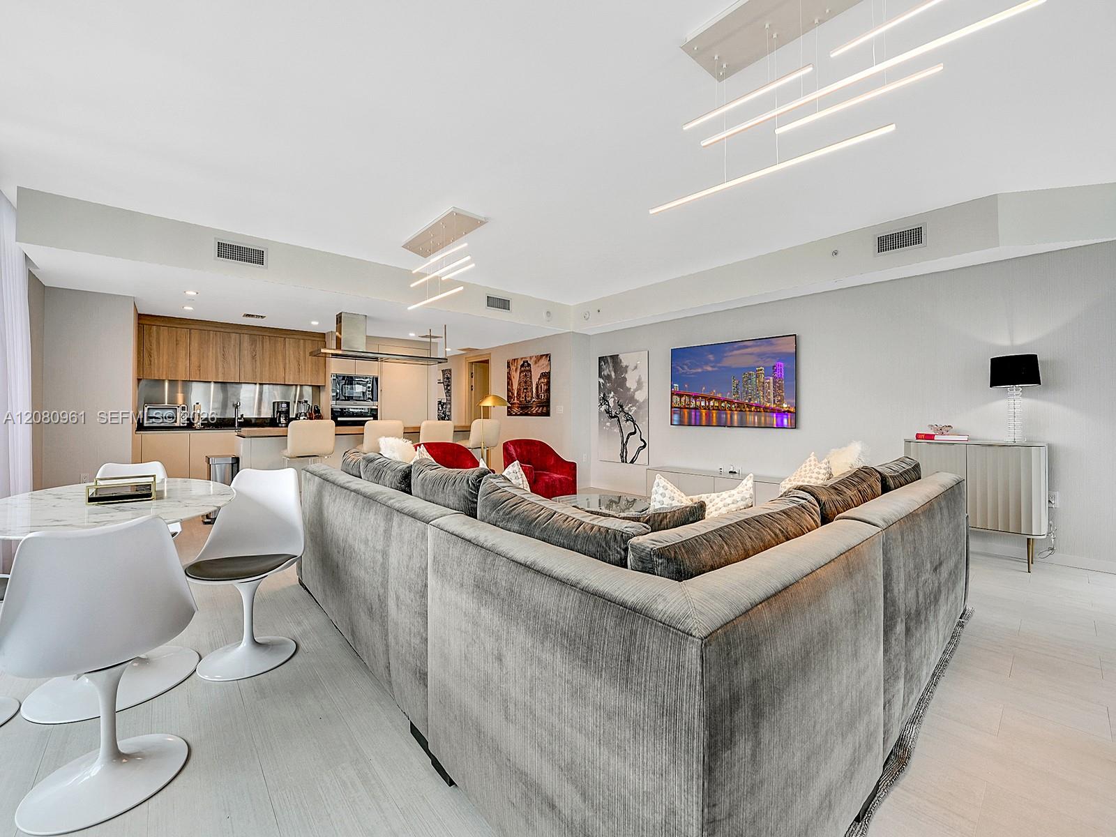 1000 Brickell Plaza 3402 Property Photo 10