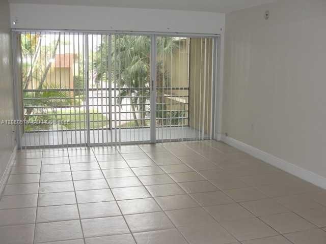 4235 N University Drive 207 Property Photo 1