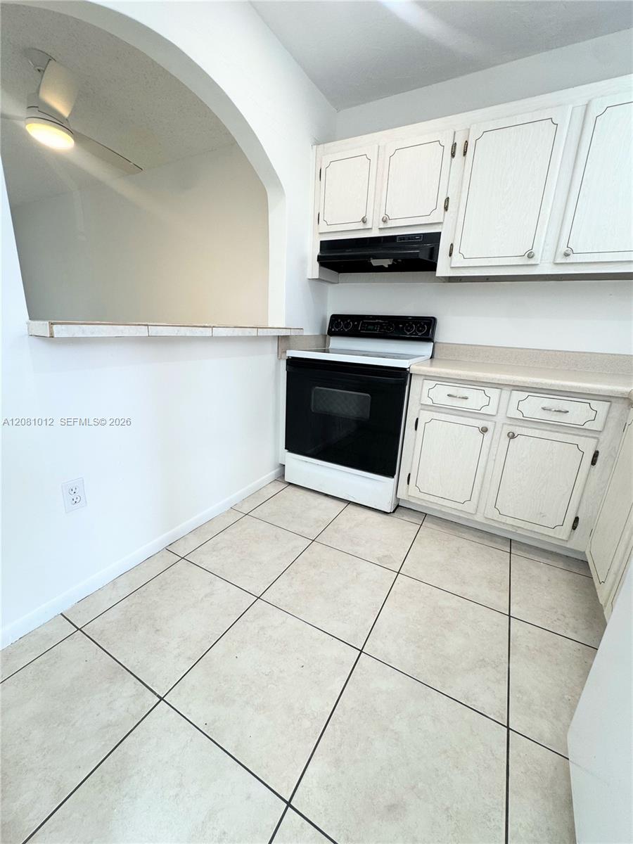 8220 Sunrise Lakes Boulevard 307 Property Photo 1
