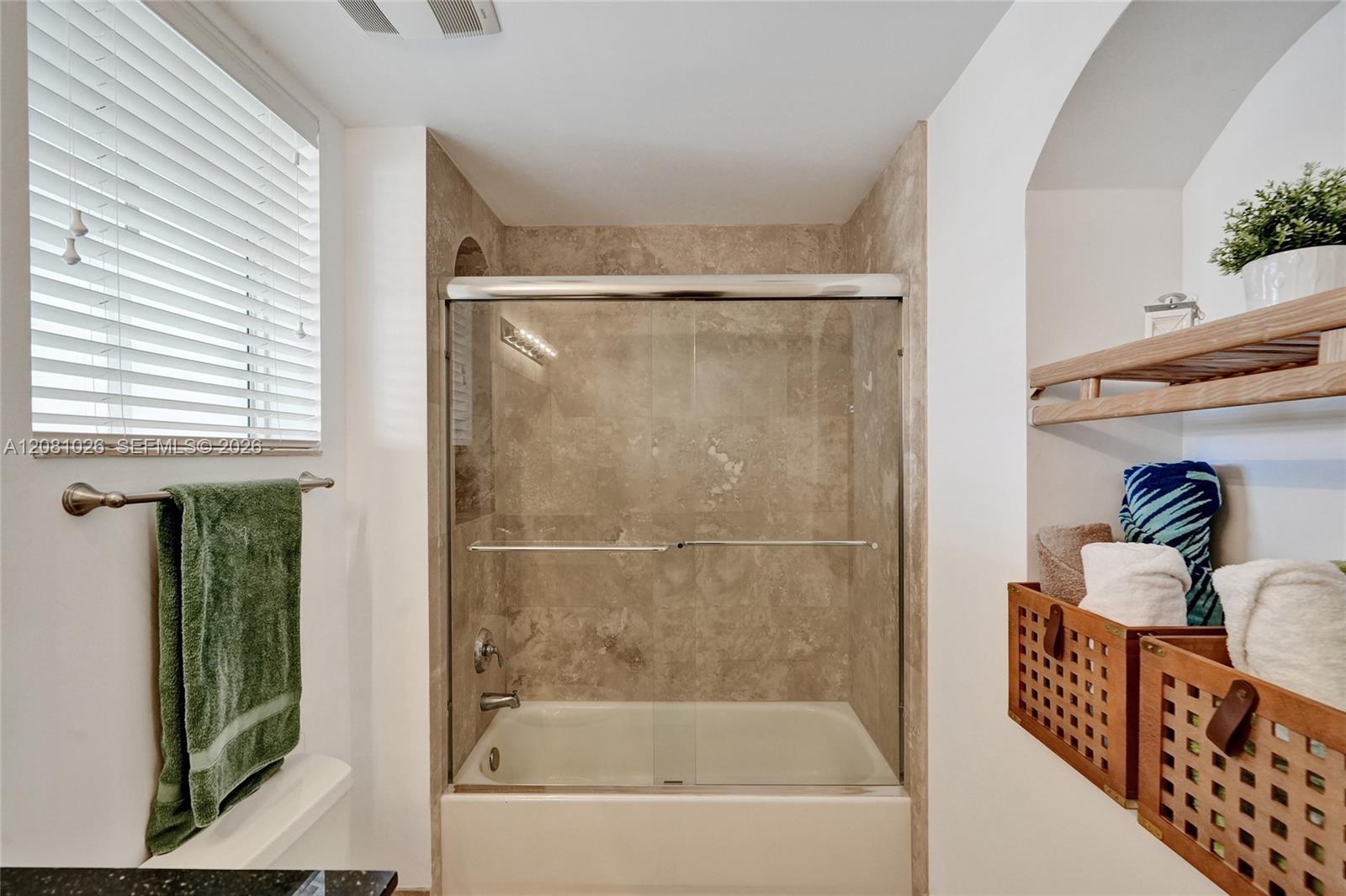 A12081026 Property Photo 22