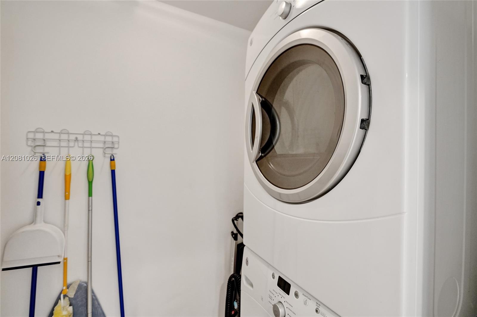 A12081026 Property Photo 23