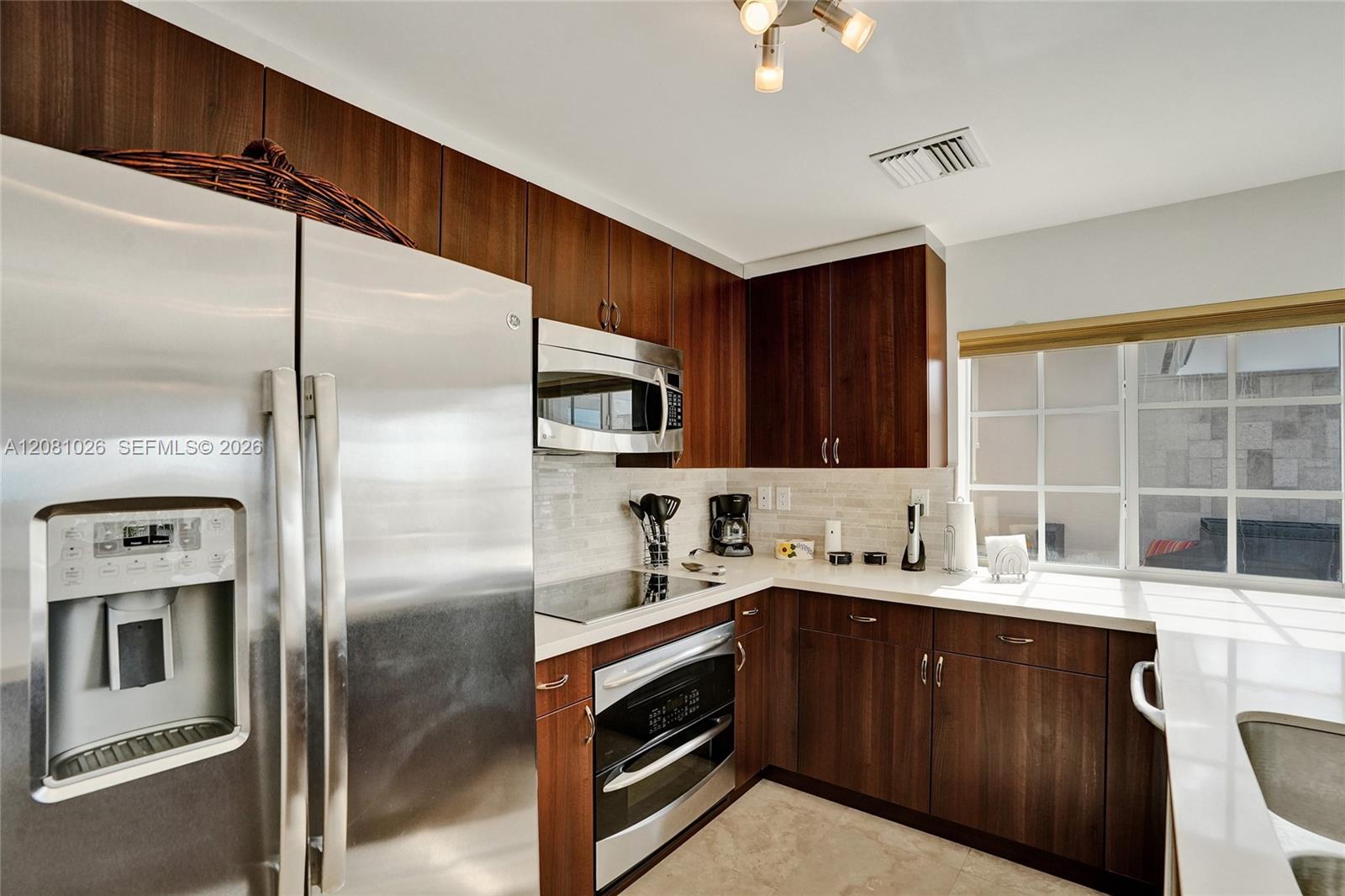 A12081026 Property Photo 33
