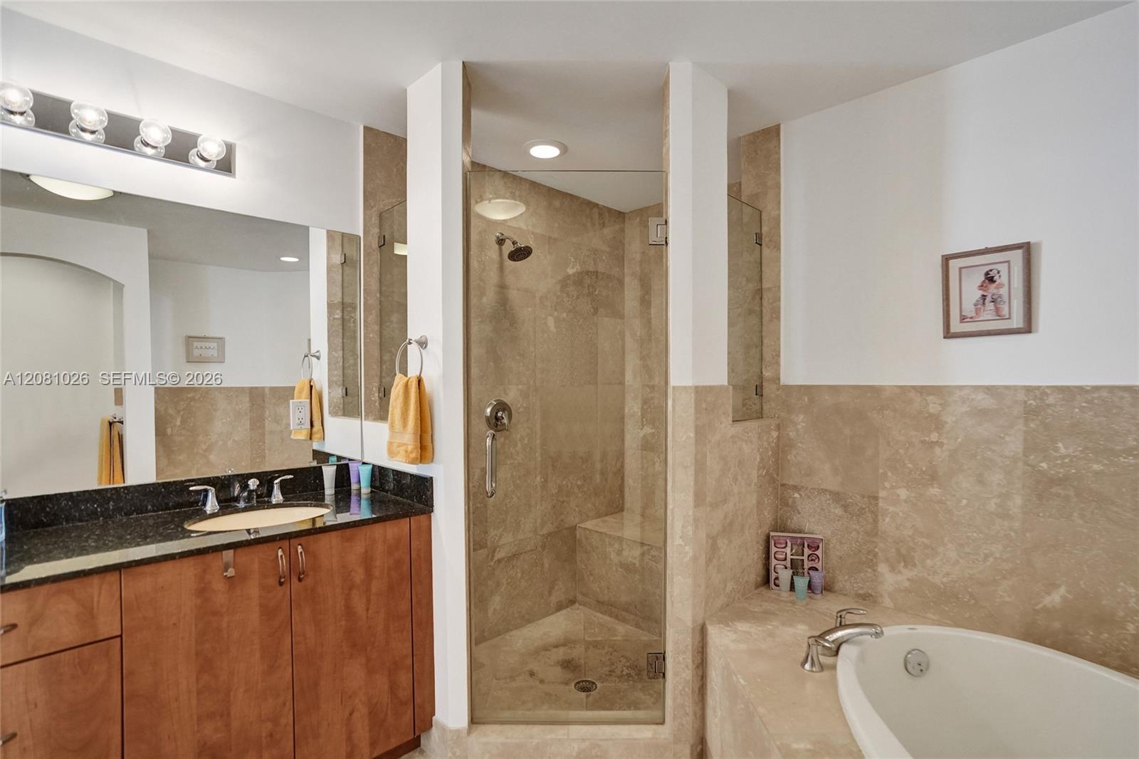 A12081026 Property Photo 63