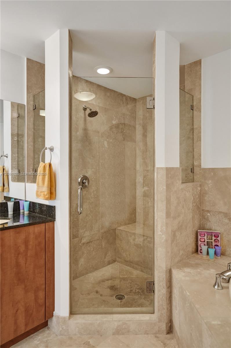 A12081026 Property Photo 64